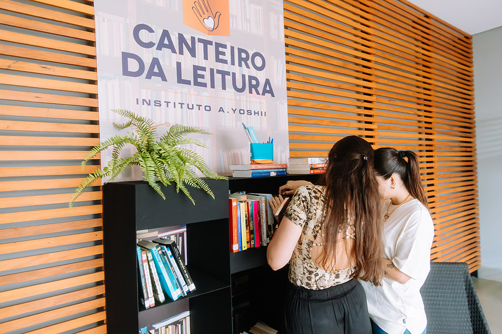 Canteiro da Leitura: uma iniciativa da A.Yoshii no ambiente de trabalho